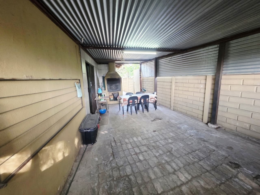 4 Bedroom Property for Sale in Oos Einde North West